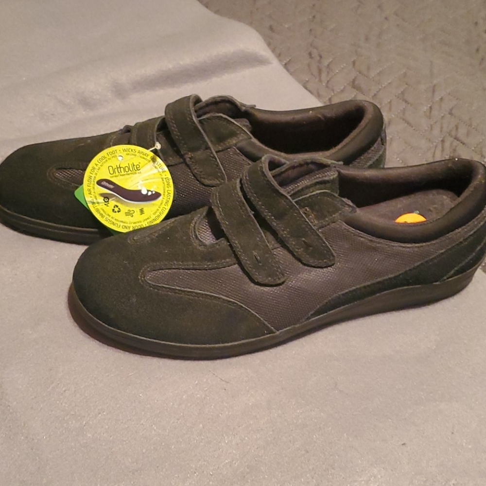 Comfortable black ortho shoes